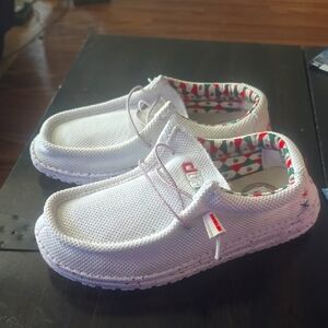 Womens Wally Feliz Hey Dude size 6 White Slip-On Shoes